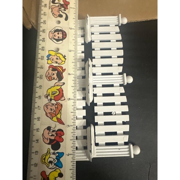 Dept 56 White Picket Fence Set Of 4 For snow Village Display - Picture 3 of 3